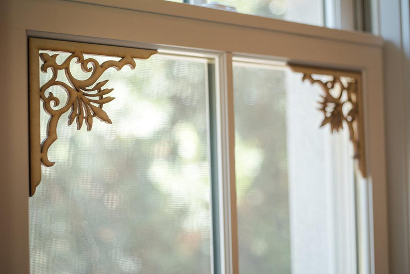 Feather Corners' Wood Décor
